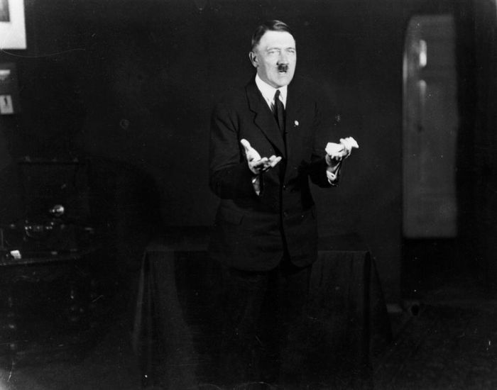 Подготовка Адольфа Гитлера к публичным выступлениям (12 фото)