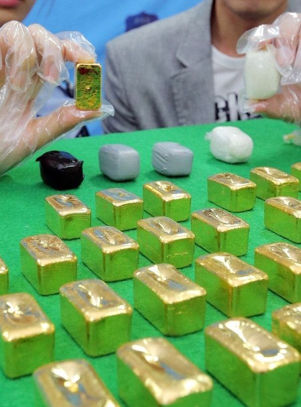 Необычная контрабанда золота (4 фото)