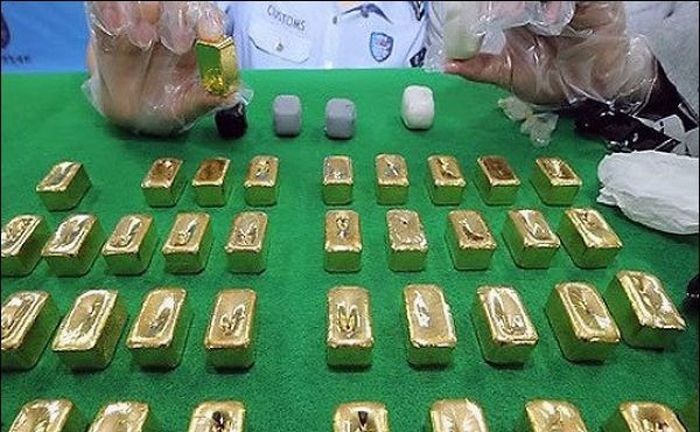 Необычная контрабанда золота (4 фото)